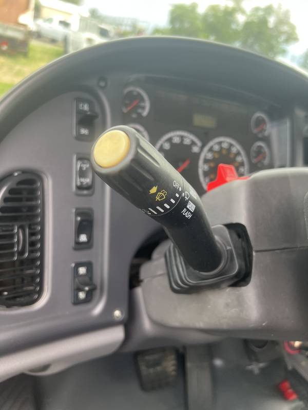 2005 Frieghtliner  M2, Service truck, (CN 21))