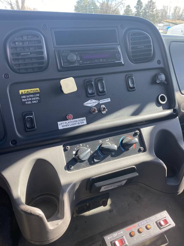 2009 Frtliner 16M, asphalt patch truck