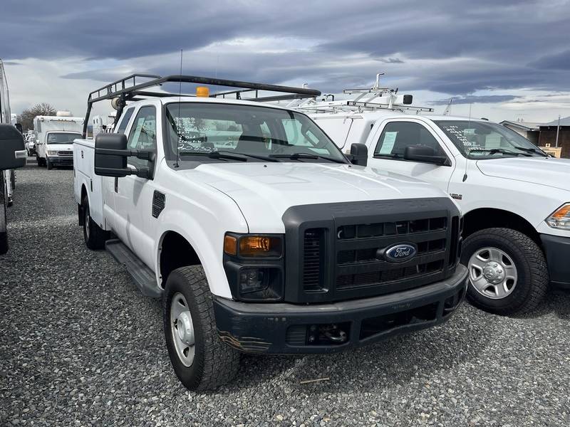 2008 Ford F350 4x4 Utility (CN-95)