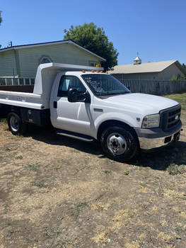2005 FORD F350 XL 2-3 yrd DUMP TRUCK (LOT 68))