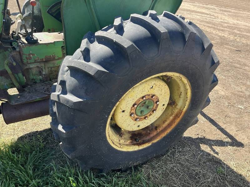 John Deere 2440