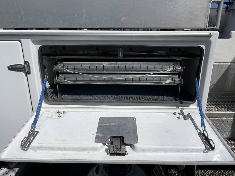 2019 Ford F550 4x4 40 ft Bucket Truck with material lift(CN 1004)