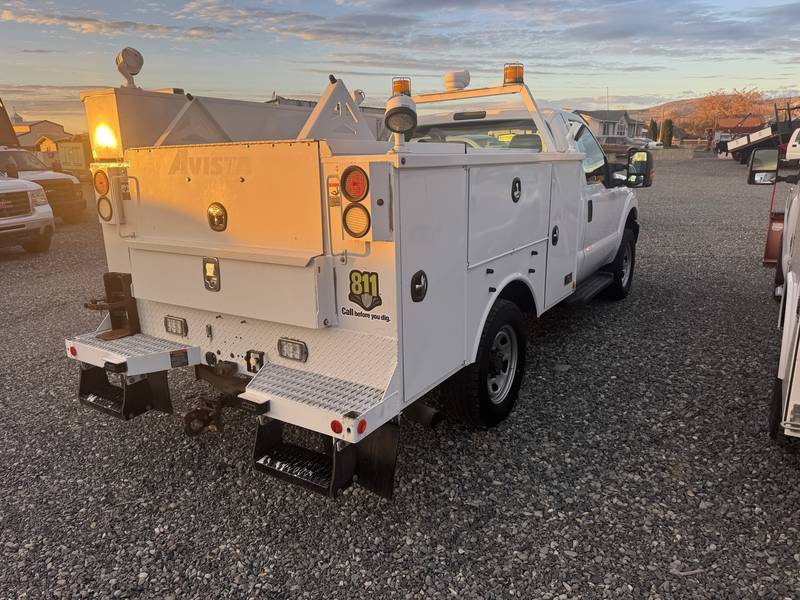 2016 Ford F350 4WD Utility Truck (CN 1055)