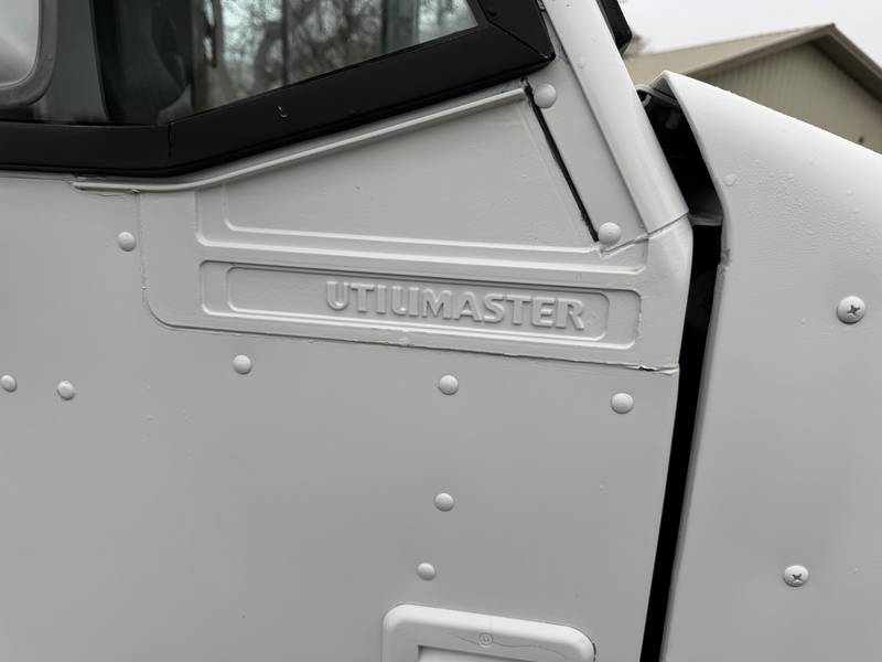 2006 Utilimaster workhorse 18 ft Van (CN 30)