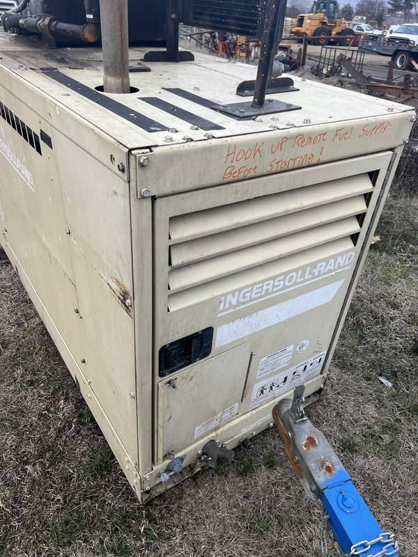  Ingersall 185 CFM JD dsl truck my air compressor with hyd wet kit