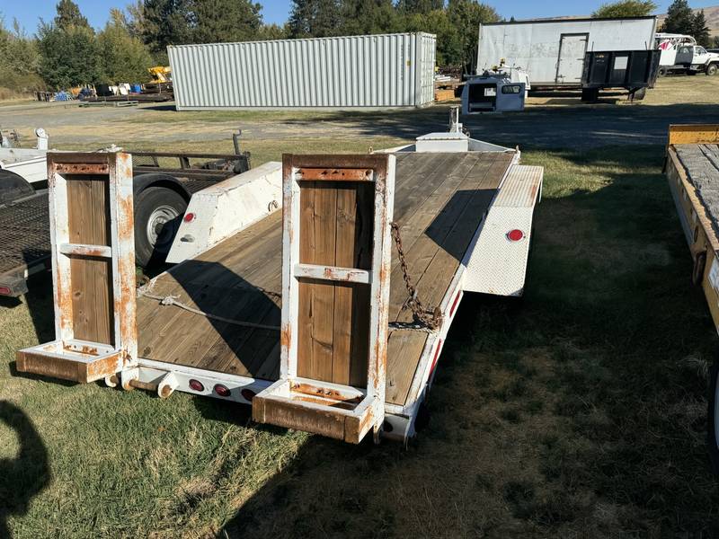 1986 Parker 16 ft equipment trailer (CN 1104)