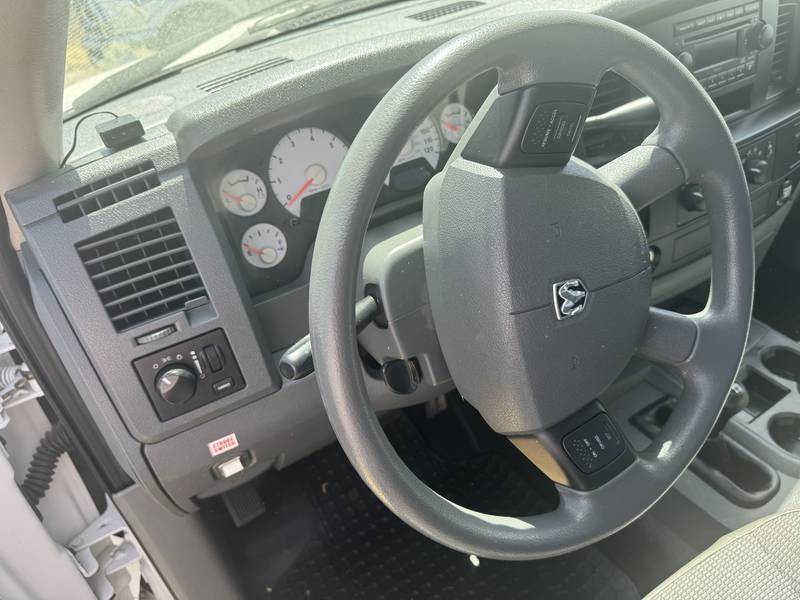 2008 Dodge 2500 4x4 utility truck (CN 2)
