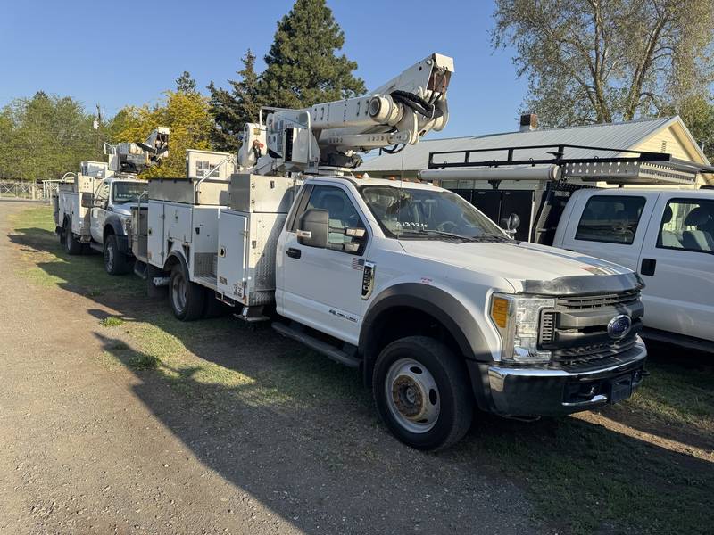 2017 Ford F550 4x4, 40 ft Altec Bucket, Bucket/ Material lift
