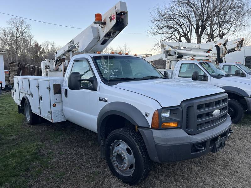 2005 Ford F450, 29 ft High ranger bucket  truck.  (CN 1031)