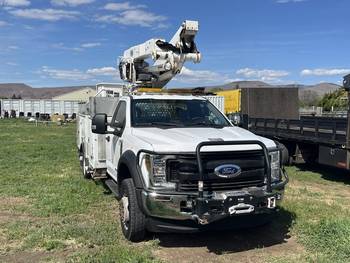 2019 Ford F550 4x4 40 ft Bucket Truck with material lift(CN 1004)