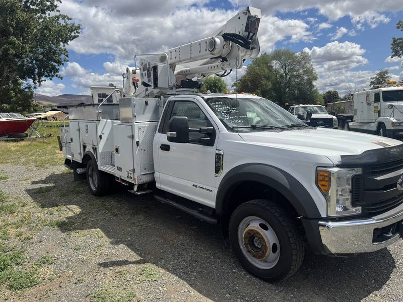 2017 Ford F550 4x4, Altec 40M , Bucket/Material Lift (CN 1052)