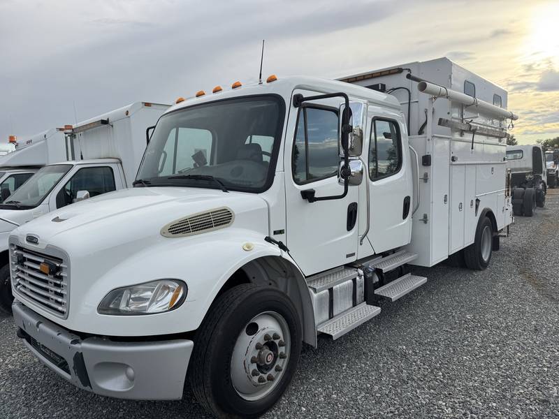 2011 Freightliner M2-106, Crewcab service.  truck. (CN 1001)