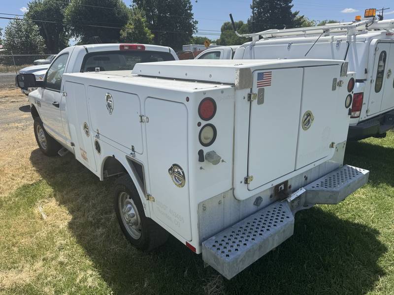 2008 Dodge 2500 4x4 utility truck (CN 2)