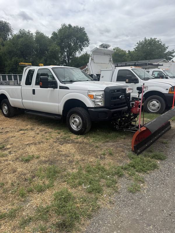 2012 Ford F250, ExtCab, 4x4, W/western 7.6 snowblade