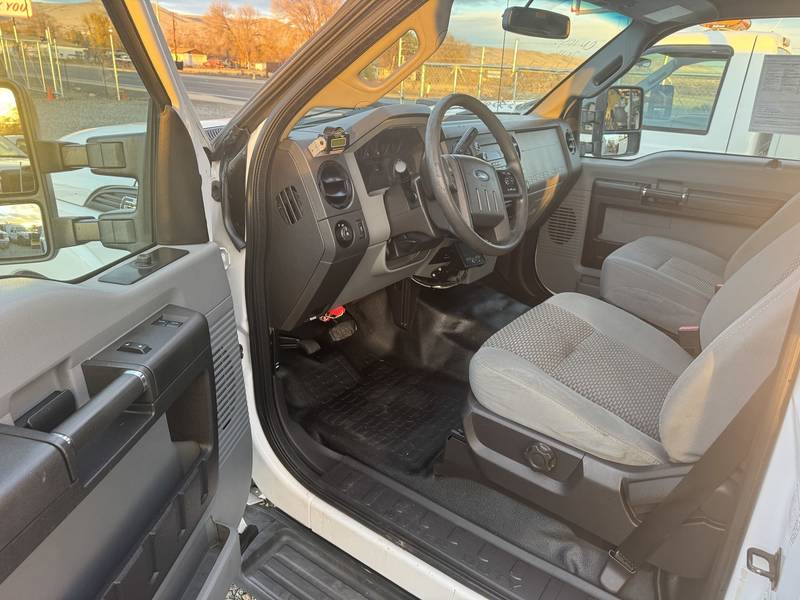2016 Ford F350 4WD Utility Truck (CN 1055)