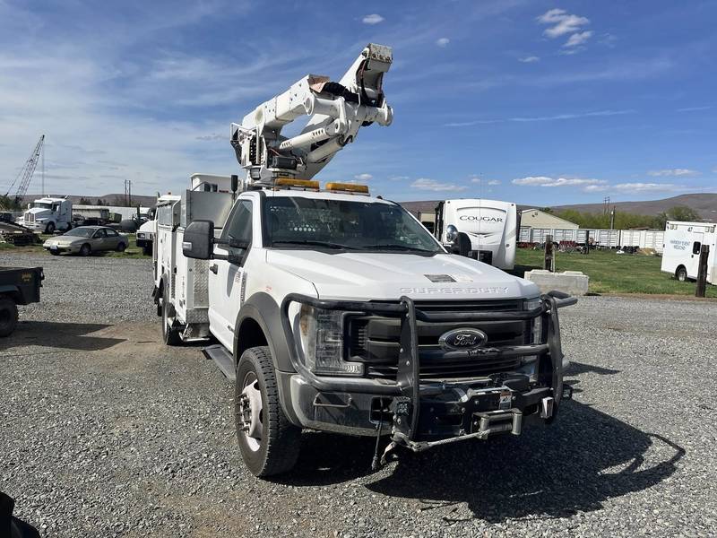 2019 Ford F550 4x4 40ft Bucket Truck W/MATERIAL LIFT  (CN 1005)
