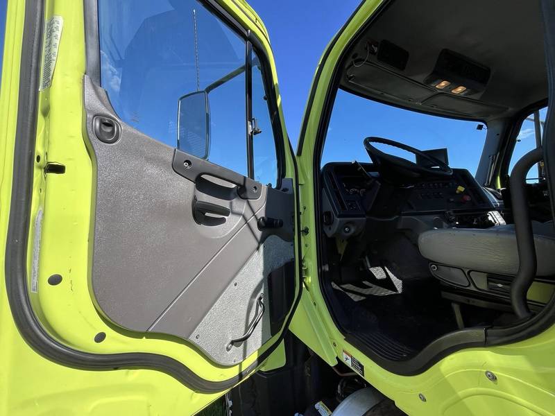 2016 Freightliner Truck(CN-24)