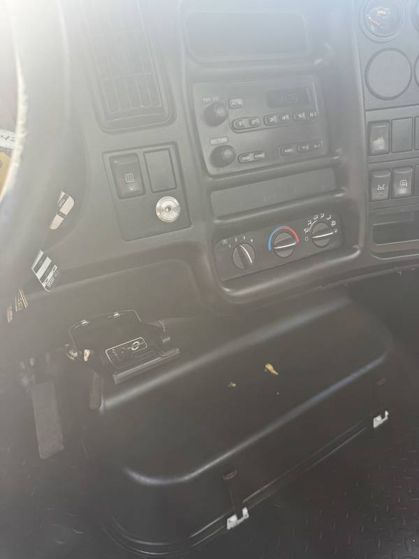 2006 GMC 5500 4x4, 3 yrd dump truck w/snow blade available 
