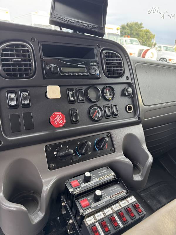 2011 Freightliner M2-106, Crewcab service.  truck. (CN 1001)