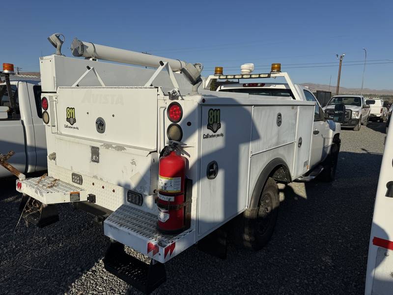2013 Chevy 3500 4x4 Service Truck (CN 32)