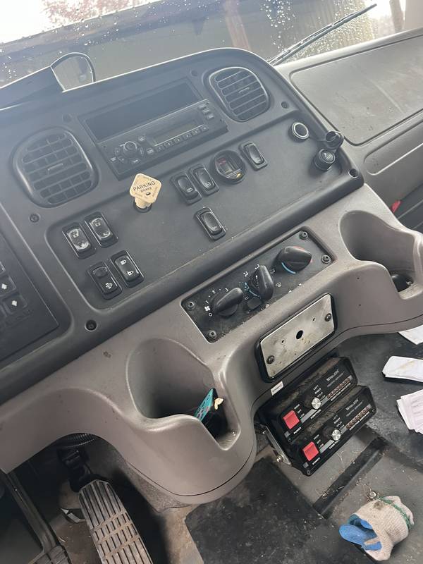 2009 Freightliner M2-106 Box Truck (CN 85)