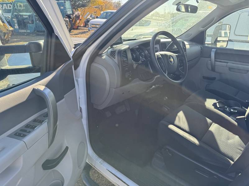 2012 Chevy 3500 Silverado Utility 4x4 (CN 1023)