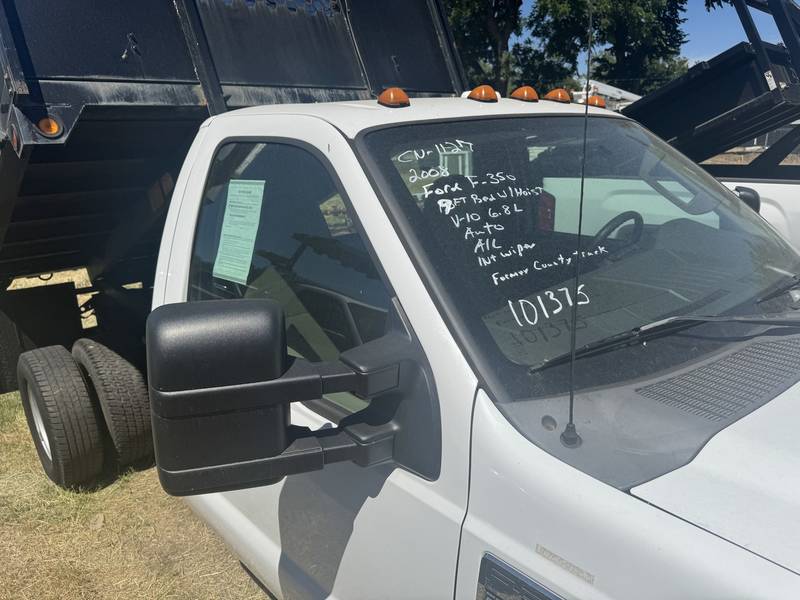 2008 Ford F350, 10 ft bed with hoist, (CN 1127)