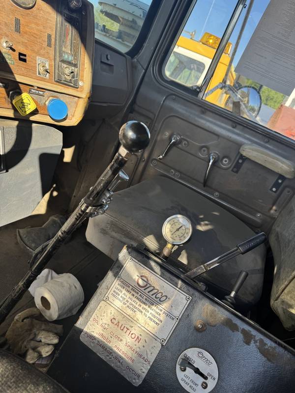 1980 Mack 4000 Gallon T/A Water Truck (CN-1008)