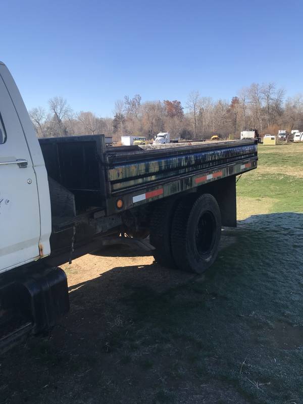 1980 Ford 14' Bed w/Hoist Truck (Lot 1056))