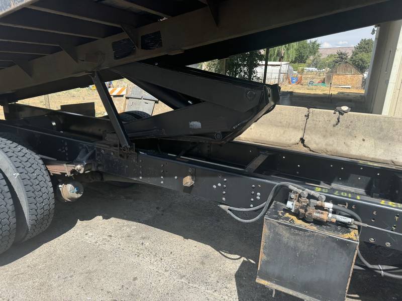 2006 Chevy C7500 18ft Dump (CN 1071)