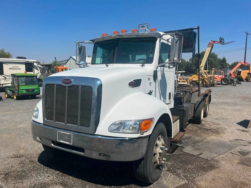 2012 Peterbilt 348 (CN-41)