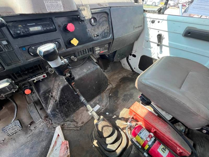 1995 International 4800 AWD Poletruck (CN-1011)