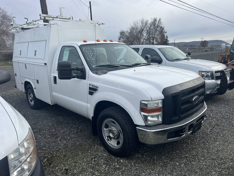 2008 Ford F350 Enclosed Utility (CN 55)