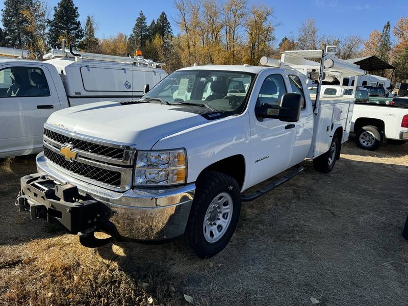 2012 Chevy 3500 Silverado Utility 4x4 (CN 1023)
