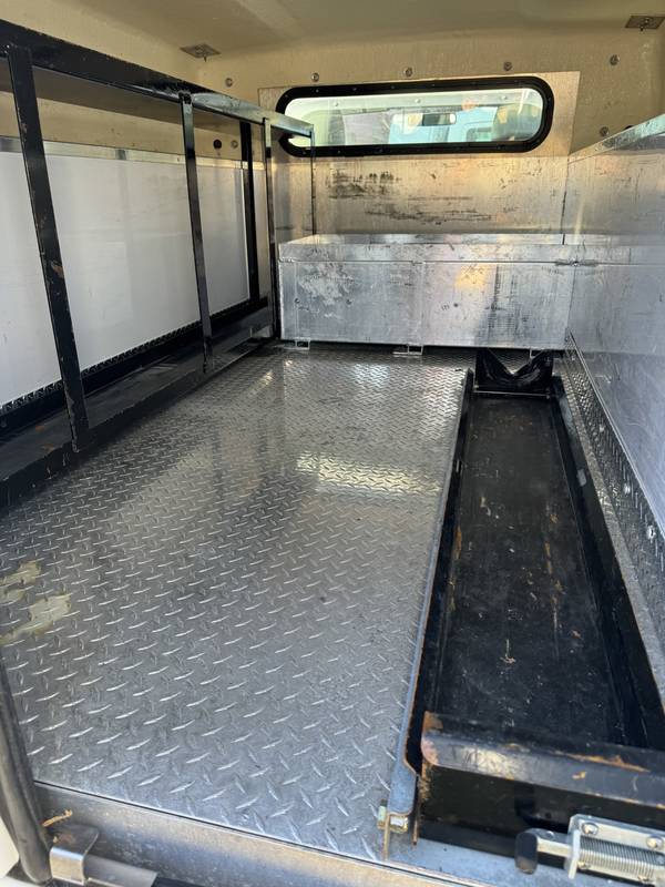 2011 Ford F250 4x4, Utility (CN 1009)