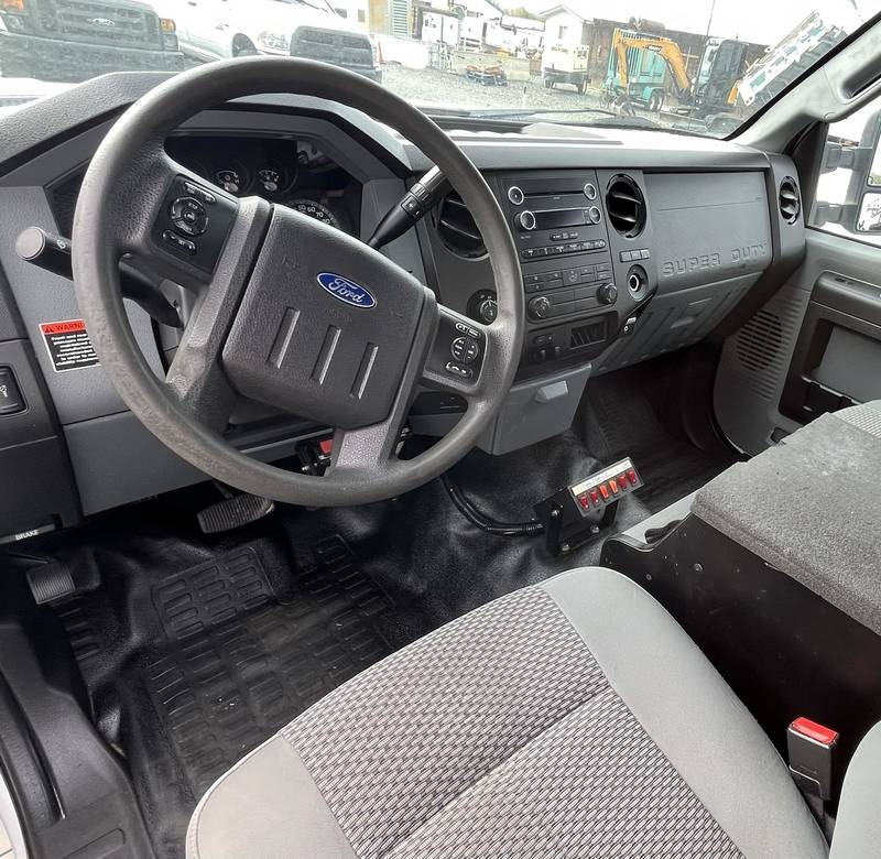 2015 Ford F-350 Utility truck (CN-1036)