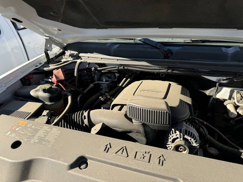 2013 Chevy 3500 4x4 Servive Utility (CN 32)