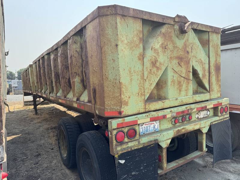 1982 Peerless 40 ft scrap container trailer