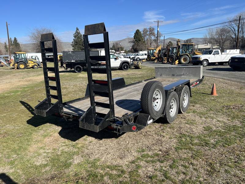 2001 Towmaster T-12DD T/A. Equipment Trailer