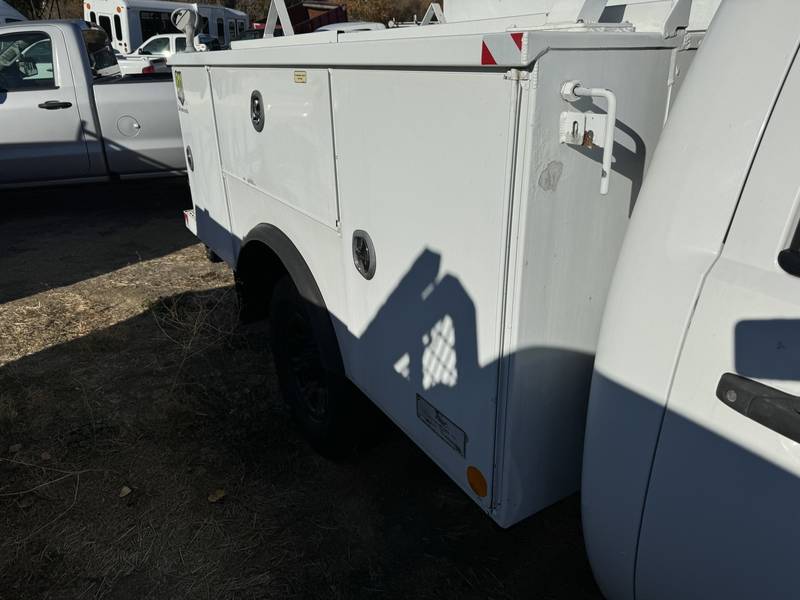 2013 Chevy 3500 4x4 Servive Utility (CN 32)