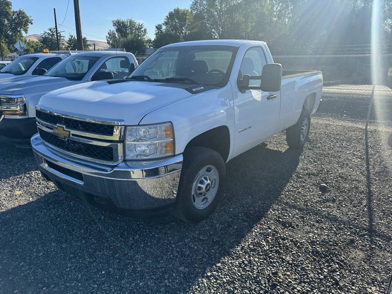2014 Chevy 2500 HD pick up (CN 1012))