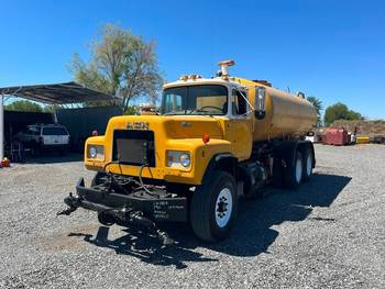 1980 Mack 4000 Gallon T/A Water Truck (CN-1008)