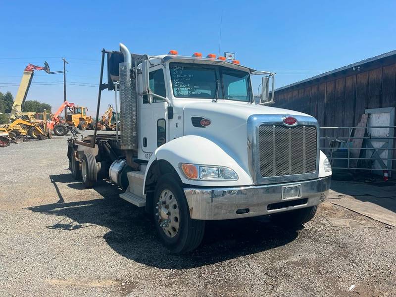 2012 Peterbilt 348 (CN-41)