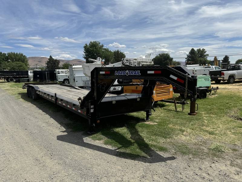2021 Load Trail 40 ft 3-axle Gooseneck trailer W/Ramps (CN 1021)