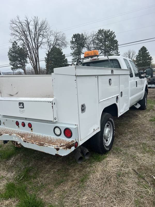 2014 Ford Ext cab, f350 4x4, DSL, service utility (CN 1086))
