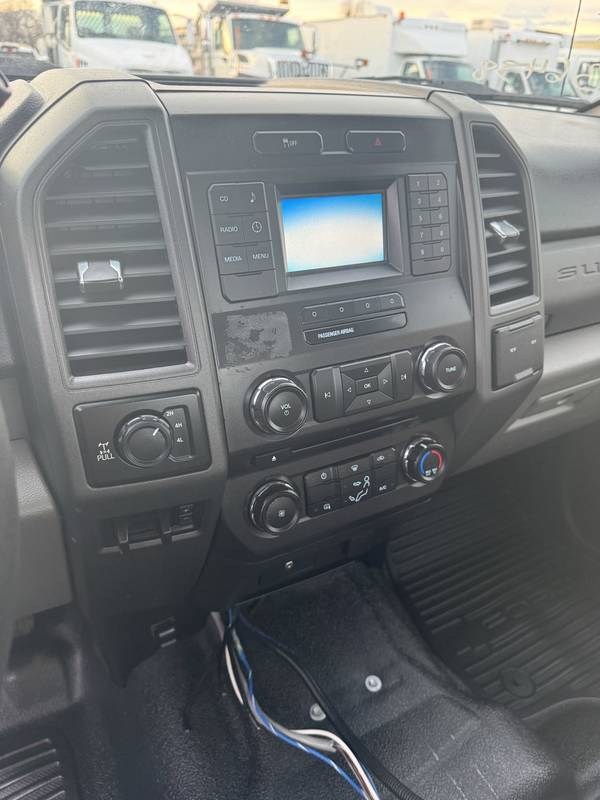 2017 Ford F350 XL 4x4, Utility box, (CN 1053)