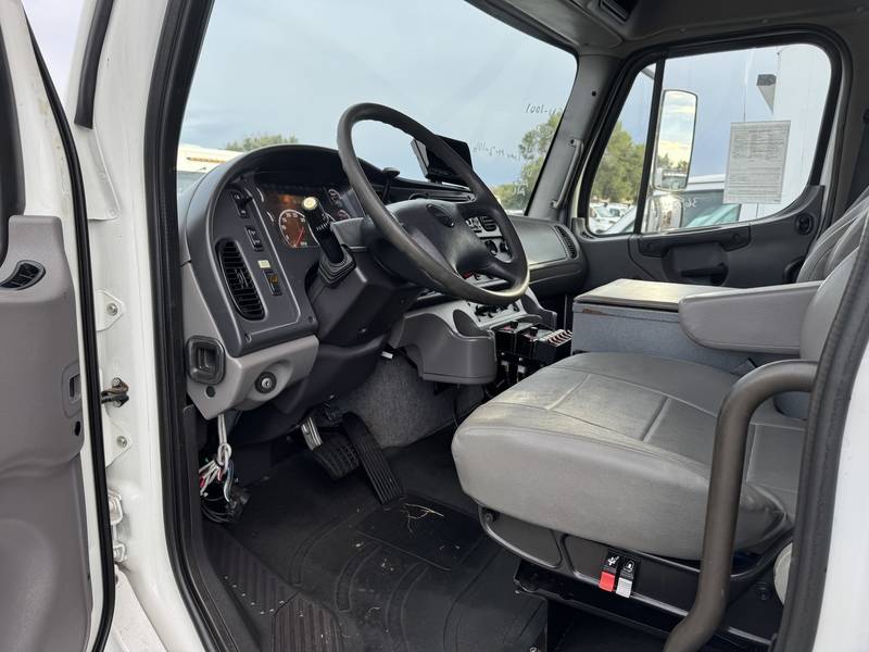 2011 Freightliner M2-106, Crewcab service.  truck. (CN 1001)