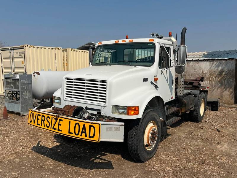 1995 International 4800 AWD Poletruck (CN-1011)