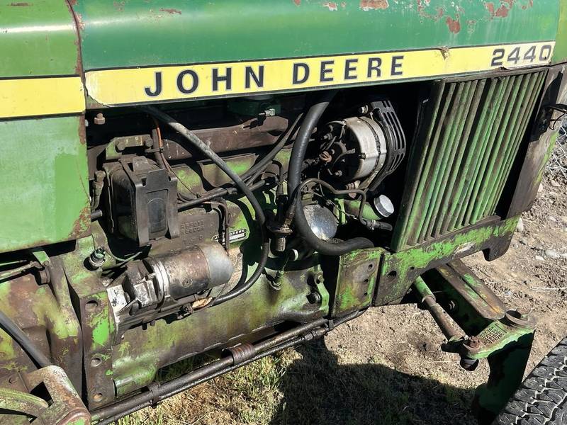 John Deere 2440