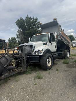 2009 IHC 7400 5YRD Dump W/ snow plow and stainless sander
